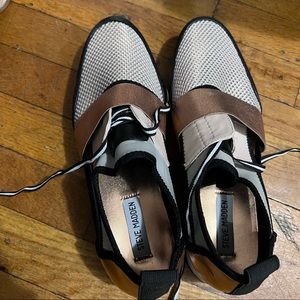 Steve Madden 11 US.  Sneakers